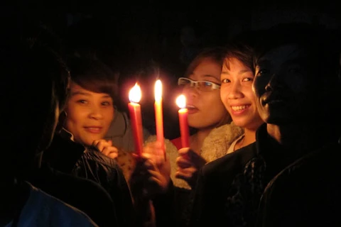 Việt Nam tắt đèn, hưởng ứng chiến dịch Giờ Trái đất 