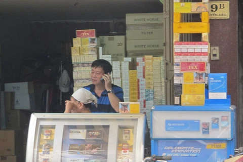 Một điểm kinh doanh thuốc lá trên phố Nguyễn Siêu, quận Hoàn Kiểm (Ảnh: Đức Duy/Vietnam+)
