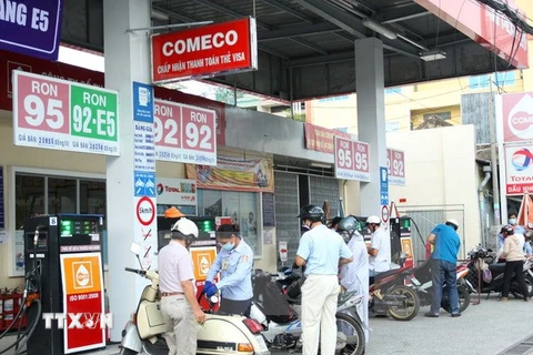 Liên bộ yêu cầu doanh nghiệp giữ nguyên giá xăng và dầu diesel 