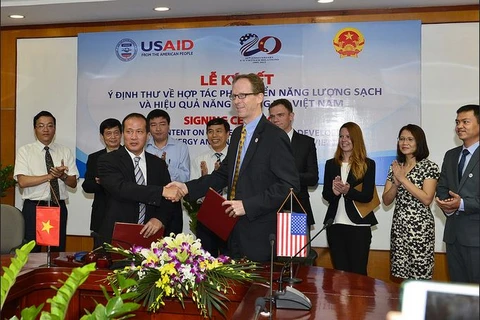 Lễ ký kết Ý định thư về hợp tác phát triển năng lượng sạch và hiệu quả năng lượng tại Việt Nam. (Nguồn: Sứ quán Hoa Kỳ)