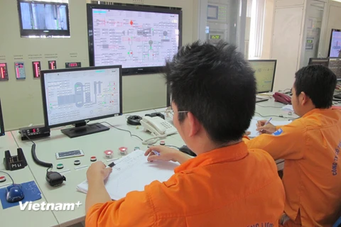 Vận hành hệ thống điện tại Tập đoàn Hòa Phát (Ảnh: Đức Duy/Vietnam+)