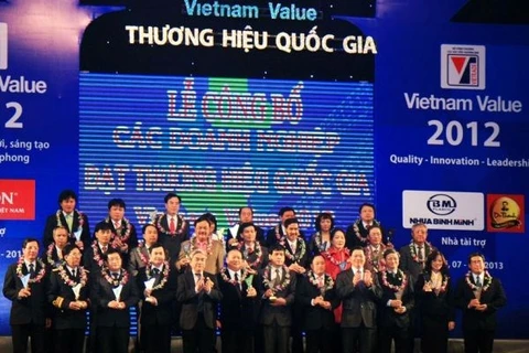 Lễ trao giải doanh nghiệp có sản phẩm đạt Thương hiệu quốc gia năm 2012. (Ảnh: Ban Tổ chức)