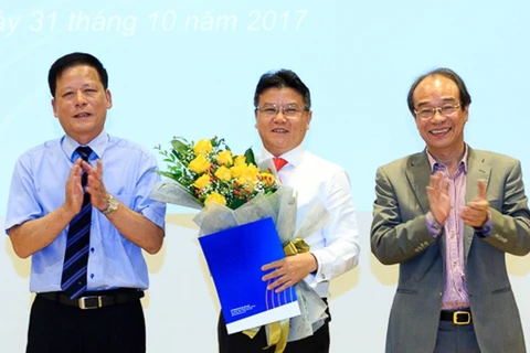 Tân Tổng Giám đốc Petrolimex Phạm Đức Thắng (đứng giữa). (Ảnh: Petrolimex)