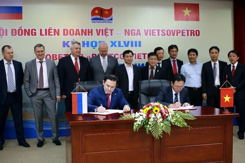 Các bên đã tiến hành ký văn kiện Kỳ họp Hội đồng Vietsovpetro lần thứ 48. (Nguồn: pvn.vn)