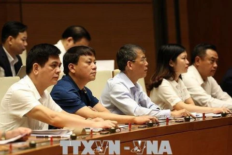 Quốc hội biểu quyết thông qua Nghị quyết Phê chuẩn quyết toán ngân sách nhà nước năm 2016. (Ảnh:Dương Giang/TTXVN)