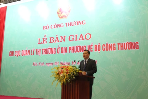 Sáng 3/10, tại Hà Nội đã diễn ra lễ bàn giao 28 Chi Cục Quản lý thị trường về Bộ Công Thương. (Ảnh: moit.gov.vn)