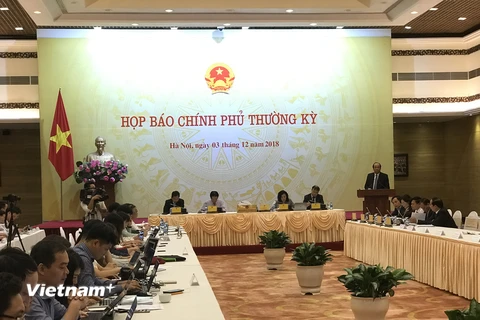 Bộ trưởng Mai Tiến Dũng phát biểu tại phiên họp báo Chính phủ ngày 3/12. (Ảnh: Đức Duy/Vietnam+)