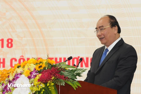 Thủ tướng Nguyễn Xuân Phúc phát biểu chỉ đạo tại hội nghị ngành công thương. (Ảnh: Đức Duy/Vietnam+)