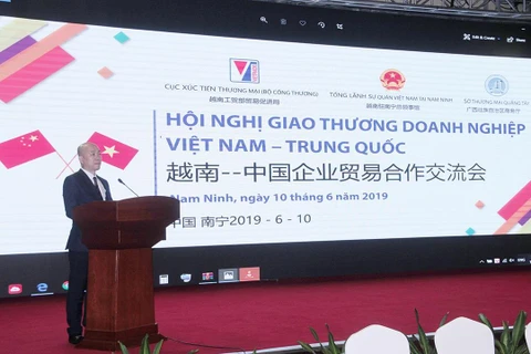 Ông Vũ Bá Phú, Cục trưởng Cục Xúc tiến thương mại phát biểu tại hội nghị giao thương kết nối xuất khẩu nông sản, thực phẩm sang Trung Quốc. (Ảnh: moit.gov.vn)