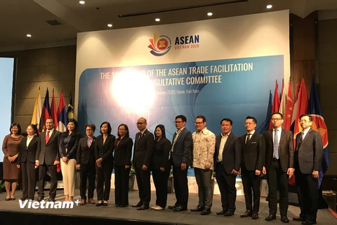Các đại biểu tham dự phiên họp Hội nghị Ủy ban tham vấn thuận lợi hóa thương mại ASEAN lần thứ 16. (Ảnh: Đức Duy/Vietnam+)
