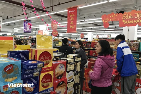 Nhiều siêu thị mở cửa bán hàng xuyên Tết Nguyên đán. (Ảnh: Đức Duy/Vietnam+)
