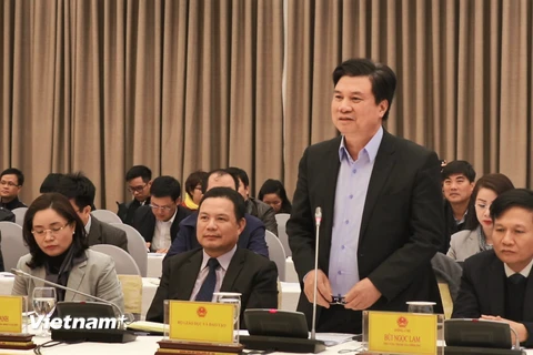 Thứ trưởng Nguyễn Hữu Độ phát biểu tại phiên họp báo Chính phủ tối 5/2. (Ảnh: Hoàng Hiếu/Vietnam+)