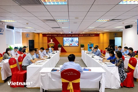 Lãnh đạo Vinatex họp với các đơn vị thành viên để tìm giải pháp ứng phó với dịch COVID-19. (Ảnh: PV/Vietnam+)