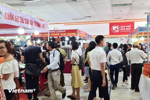 Tuần hàng Việt thành phố Hà Nội và Phiên chợ tuần nông sản an toàn thực phẩm năm 2020 kéo dài đến hết ngày 21/6. (Ảnh: Đức Duy/Vietnam+)