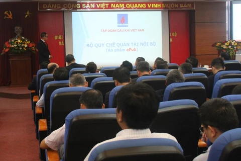 Chánh Văn phòng Trần Bình Minh giới thiệu về Bộ quy chế. (Ảnh: PV/Vietnam+)