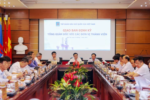 Lãnh đạp PVN họp giao ban với các đơn vị thành viên. (Ảnh: PV/Vietnam+)