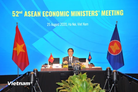 Bộ trưởng Trần Tuấn Anh chủ trì Hội nghị các Bộ trưởng kinh tế ASEAN trực tuyến lần thứ 52. (Ảnh: PV/Vietnam+)