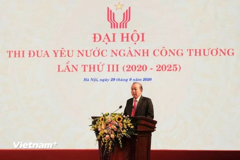 Phó Thủ tướng Trương Hòa Bình phát biểu tại Đại hội thi đua yêu nước ngành công thương. (Ảnh: Đức Duy/Vietnam+)