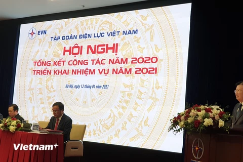 Phó Thủ tướng Trịnh Đình Dũng phát biểu tại Hội nghị tổng kết năm 2020 của EVN. (Ảnh: Đức Duy/Vietnam+)