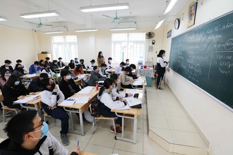 UBND thành phố Hà Nội yêu cầu Sở Giáo dục và Đào tạo Hà Nội chỉ đạo các phòng giáo dục và đào tạo quận, huyện, thị xã và các đơn vị, trường học trực thuộc thực hiện nghiêm túc công tác phòng, chống dịch COVID-19. (Ảnh: Thanh Tùng/TTXVN)
