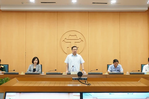 Phó Chủ tịch Ủy ban nhân dân thành phố Hà Nội Chử Xuân Dũng, chủ trì cuộc họp của Ban chỉ đạo phòng chống dịch bệnh COVID-19. (Ảnh: PV/Vietnam+)