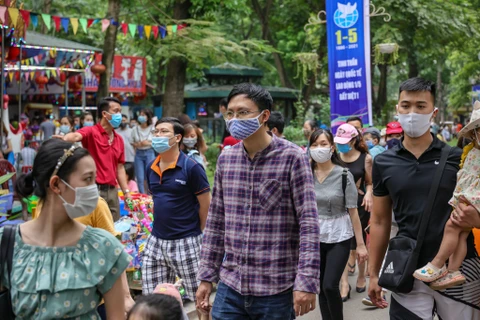 Lãnh đạo thành phố Hà Nội yêu cầu tất cả người dân khi quay lại Thủ đô sau kỳ nghỉ lễ bắt buộc phải khai báo y tế. (Ảnh: PV/Vietnam+) 