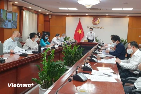 Bộ trưởng Bộ Công Thương Nguyễn Hồng Diên làm việc trực tuyến với Bắc Ninh về công tác phòng chống dịch bệnh. (Ảnh: PV/Vietnam+)