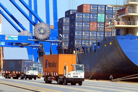 Xuất khẩu hàng hóa qua cảng Hải Phòng. (Ảnh: TTXVN)
