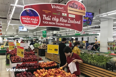 Hàng hóa tại các siêu thị trên địa bàn Hà Nội dồi dào. (Ảnh: Xuân Quảng/Vietnam+)