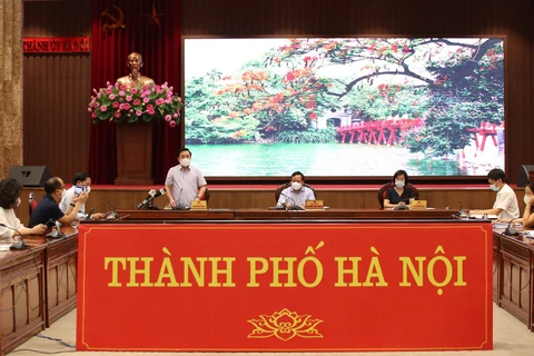 Ông Nguyễn Văn Phong, Phó Bí Thư Thành ủy Hà Nội chủ trì cuộc họp. (Ảnh: PV/Vietnam+)