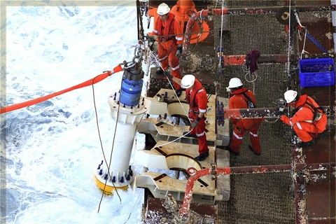 Người lao động dầu khí làm việc trên công trình biển. (Ảnh: PV/Vietnam+)