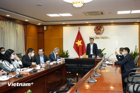 Bộ trưởng Bộ Công Thương Nguyễn Hồng Diên họp với các bộ, ngành, địa phương giải quyết tình hình ùn tắc hàng hóa tại cửa khẩu biên giới phía Bắc. (Ảnh: PV/Vietnam+) 