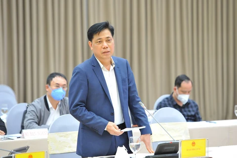Thứ trưởng Bộ Giao thông vận tải Nguyễn Ngọc Đông tại Phiên họp báo Chính phủ tối 28/1. (Ảnh: Minh Đức/TTXVN)