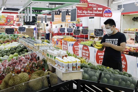 Nhiều sản phẩm nông sản được kết nối, tiêu thụ tại các siêu thị . (Ảnh: TTXVN)