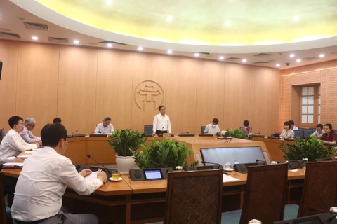 Cuộc họp của Ban Chỉ đạo phòng, chống dịch COVID-19 Hà Nội ngày 27/4. (Ảnh: PV/Vietnam+)