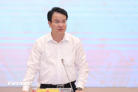 Thứ trưởng Bộ Kế hoạch và Đầu tư Trần Quốc Phương thông tin tại phiên họp báo Chính phủ ngày 4/6. (Ảnh: Minh Sơn/Vietnam+)