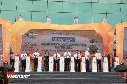 Hội chợ Công nghiệp hỗ trợ thành phố Hà Nội thu hút sự tham gia của hơn 250 gian hàng của các doanh nghiệp công nghiệp hỗ trợ trong nước và quốc tế. (Ảnh: PV/Vietnam+)