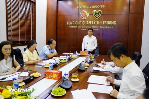 Bộ trưởng Nguyễn Hồng Diên họp chỉ đạo về công tác đảm bảo nguồn cung xăng dầu. (Ảnh: PV/Vietnam+)