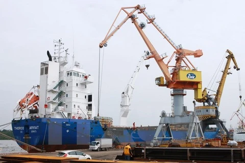Xuất khẩu hàng hóa qua cảng Hải Phòng. (Ảnh: TTXVN)