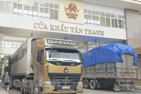 Xuất khẩu hàng hóa qua cửa khẩu Tân Thanh, tỉnh Lạng Sơn. (Ảnh: Xuân Quảng/Vietnam+)