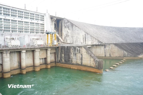 Từ ngày 1/6, hồ thủy điện Thác Bà đã dưới mực nước chết. (Ảnh: PV/Vietnam+)