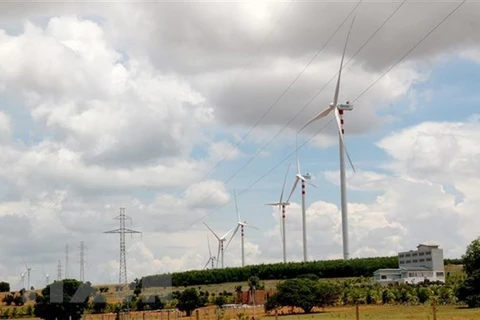 Những cột điện gió tại địa bàn huyện Bắc Bình, Bình Thuận. (Ảnh: Nguyễn Thanh/TTXVN)