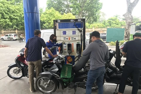 Một điểm bán xăng của Petrolimex trên địa bàn Hà Nội. (Ảnh: Đức Duy/Vietnam+)
