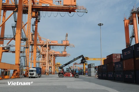 Xuất khẩu hàng hóa của Việt Nam tại cảng khu vực phía Bắc. (Ảnh: Đức Duy/Vietnam+)