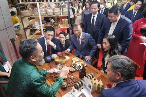 Tuần hàng Việt Nam tại Thái Lan năm 2023 do Bộ Công Thương Việt Nam và nhà bán lẻ hàng đầu Thái Lan Central Retail phối hợp tổ chức đã chính thức khai mạc tại Trung tâm Thương mại CentralwOrld ở thủ đô Bangkok ngày 16/8. (Ảnh: Đức Duy/Vietnam+)