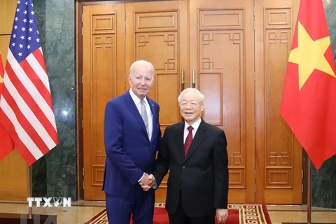 Tổng Bí thư Nguyễn Phú Trọng và Tổng thống Hoa Kỳ Joe Biden chụp ảnh chung trước hội đàm. (Ảnh: Trí Dũng/TTXVN)