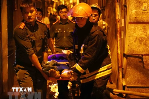 Vụ cháy chung vư mini tại quận Thanh Xuân khiến nhiều người thương vong. (Ảnh: TTXVN)