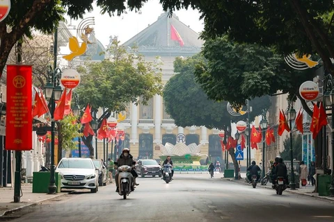 Đường phố Hà Nội được trang hoàng trong dịp lễ Quốc Khánh 2/9. (Ảnh: Minh Sơn/Vietnam+)