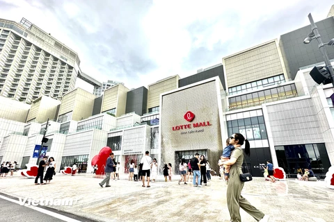 Dự án Lotte Mall Tây Hồ do Tập đoàn Lotte Hàn Quốc đầu tư. (Ảnh: Đức Duy/Vietnam+)