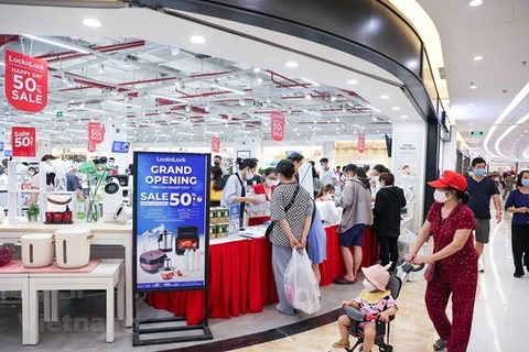 Nhiều chương trình khuyến mại hấp dẫn được doanh nghiệp tung ra trong Tuần lễ mua sắm trực tuyến. (Ảnh: PV/Vietnam+)